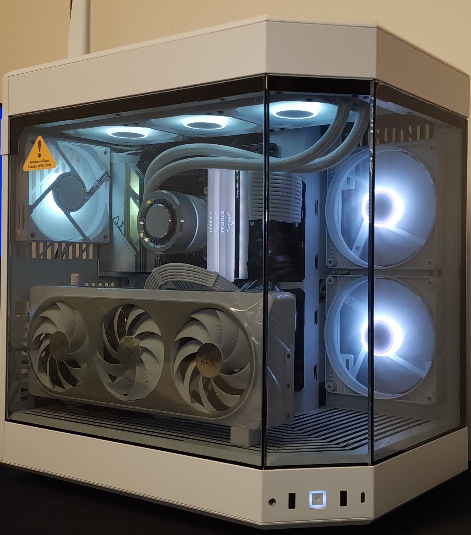 Hyte Y60 Tempered Glass Mid Tower Case Snow